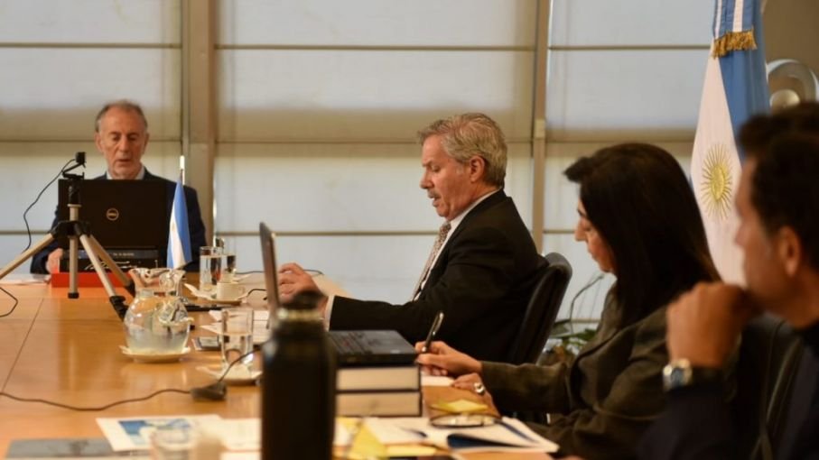 Lee más sobre el artículo La Bolsa de Cereales junto al Ministro de Relaciones Exteriores, Ing. Felipe Solá, en una reunión con las entidades agroalimentarias sobre la actualidad del MERCOSUR