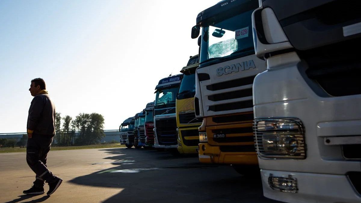 Lee más sobre el artículo El incumplimiento de los acuerdos con Cámaras Empresas de  Transporte de cargas, generan cortes de suministro de materia  primas a industrias e ingreso de mercadería a los puertos de Pcia. de  Buenos Aires, poniendo en riesgo el comercio agrícola