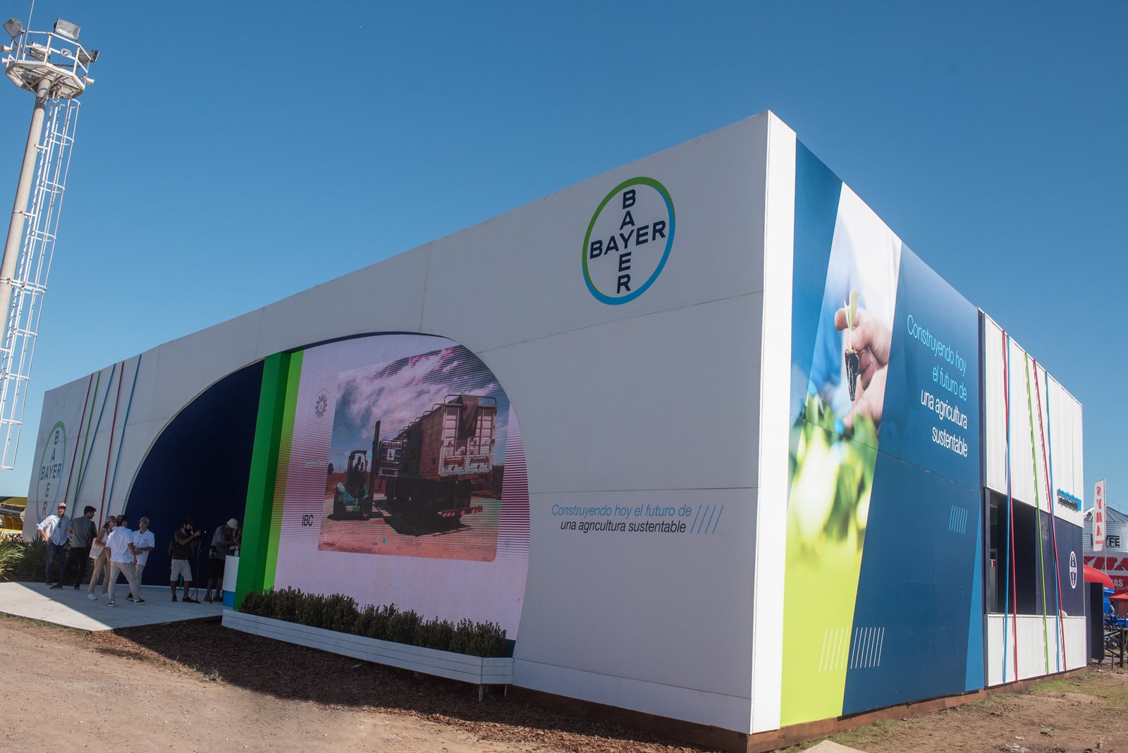 Lee más sobre el artículo Bayer ratificó inversiones por 100 millones de dólares para potenciar la innovación, la digitalización y la sustentabilidad del agro argentino