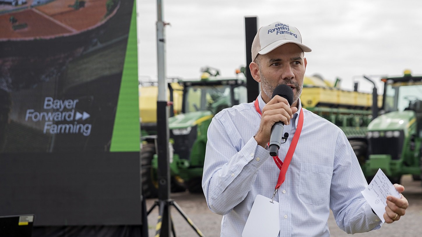 Lee más sobre el artículo Más de 80 productores de 20 países visitaron el Bayer FowardFarming en la localidad de Pergamino