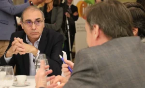 Lee más sobre el artículo El presidente de la Bolsa pidió unidad para lograr la paz en Rosario: “No hay márgen para divisiones”